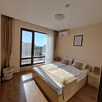 Premier With Pool & Sea View Apartahotel 4*